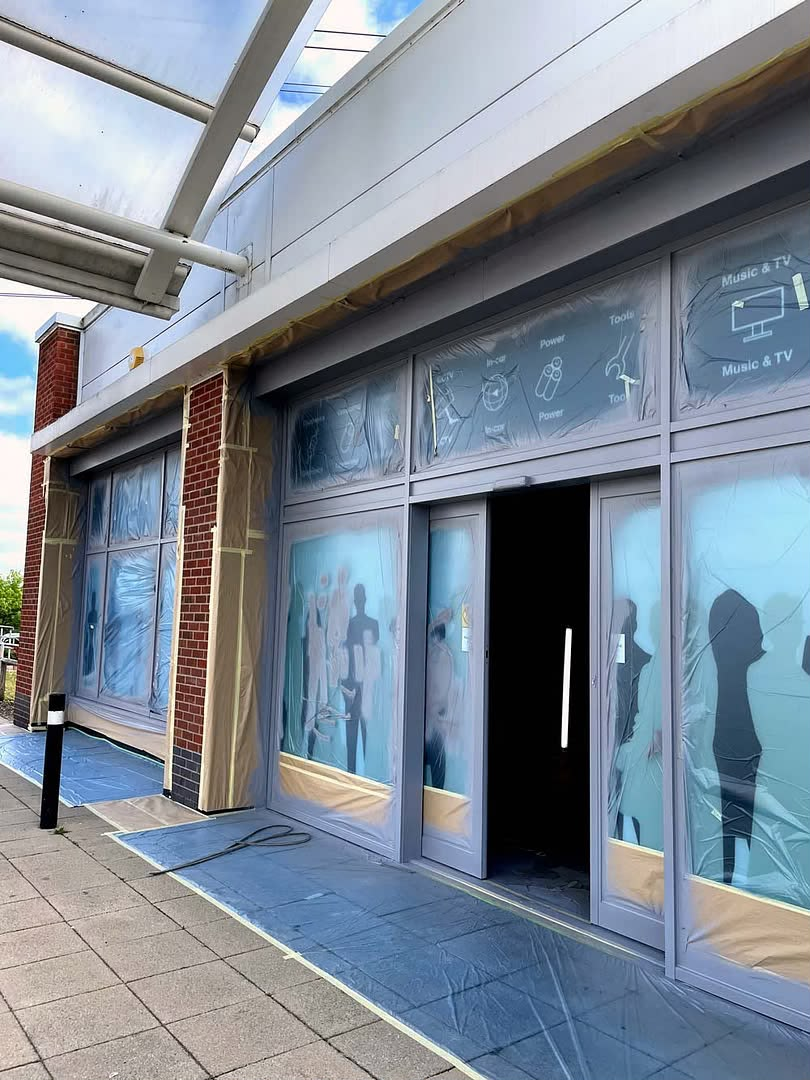 Retail unit fascia & frame respray
